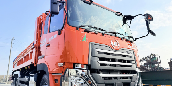 「セミロングダンプ」と「トレーラーヘッド」が納車になりました